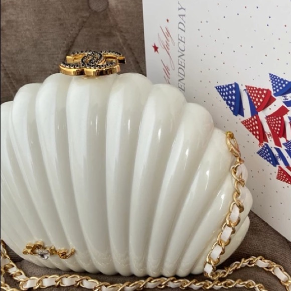chanel seashell bag